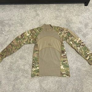 Combat Army Shirt with arm pockets and patches